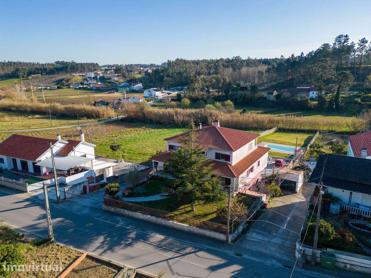 Moradia T4+1 na Maceira, Leiria - Grande imagem: 2/23