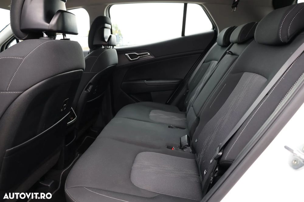 Kia Sportage 1.6 T-GDI HEV 6AT 4x2 Business Line - 19