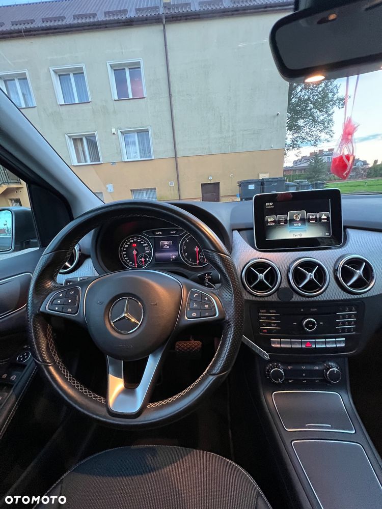 Mercedes-Benz Klasa B 180 7G-DCT Urban - 27