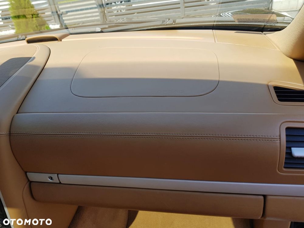 Porsche Cayenne - 16