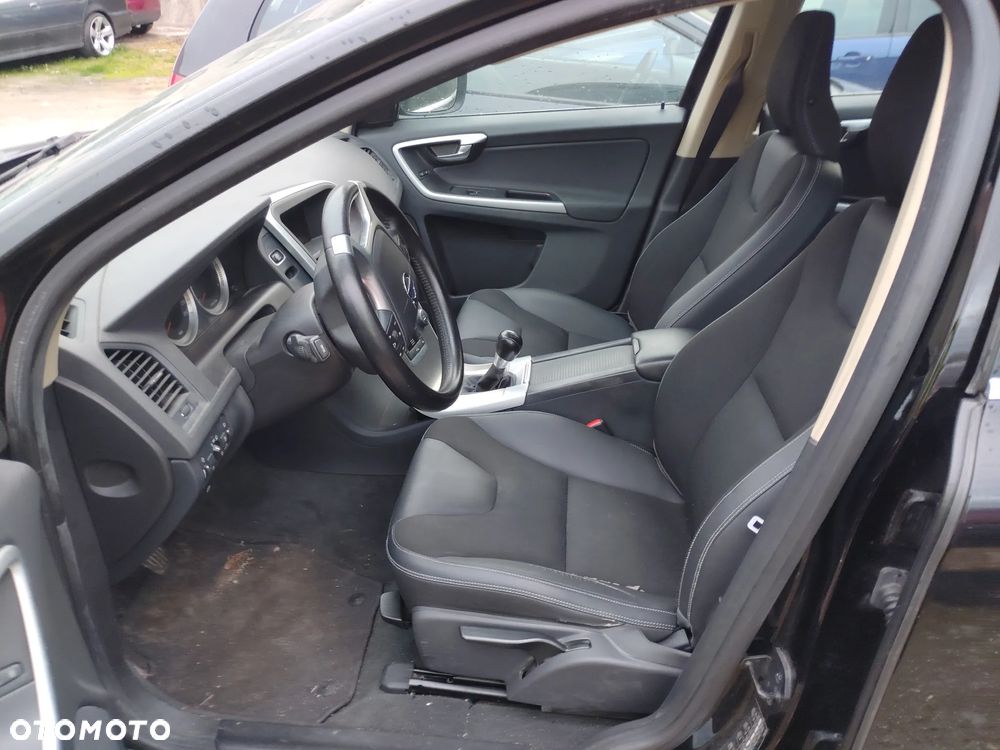 Volvo XC 60 D3 Momentum - 9