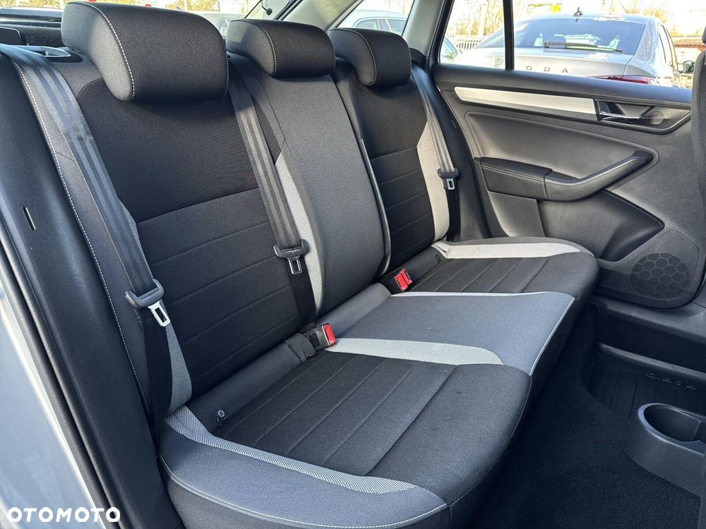 Skoda RAPID Spb 1.0 TSI Ambition - 14
