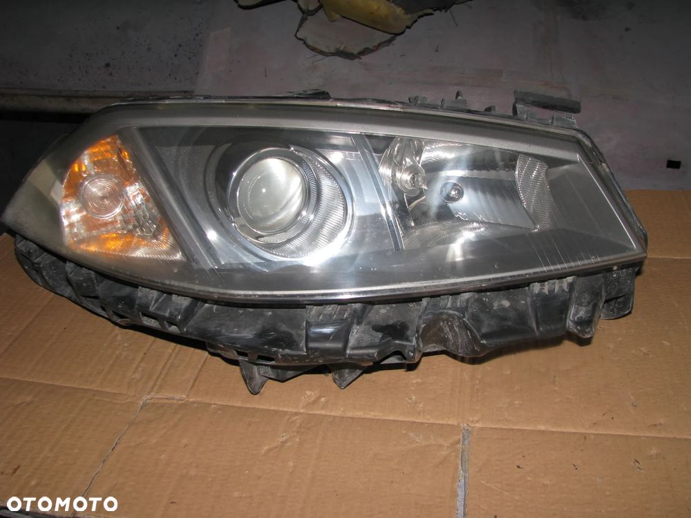 RENAULT MEGANE II LAMPA PRAWA PRZEDNIA PRZÓD XENON KSENON 89307040 - 1