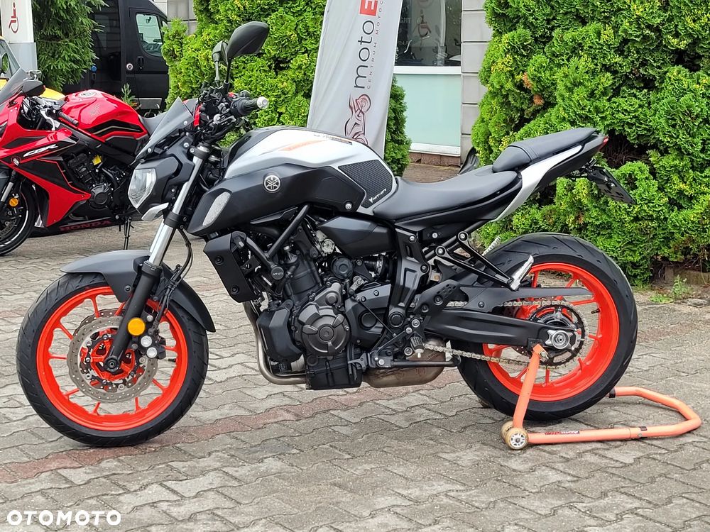 Yamaha MT - 17