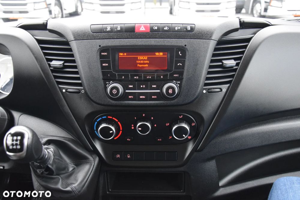 Iveco DAILY 35S12 / 2.3 - 120 KM / DOSTAWCZE / BLASZAK / KLIMA / TEMPOMAT / KLIMA / TRYB CITY / SERWISOWANY / SPROWADZONY Z NIEMIEC - 29