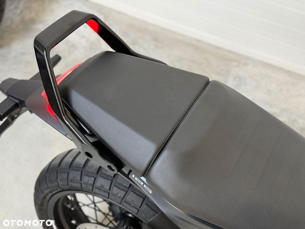 Husqvarna Svartpilen - 17