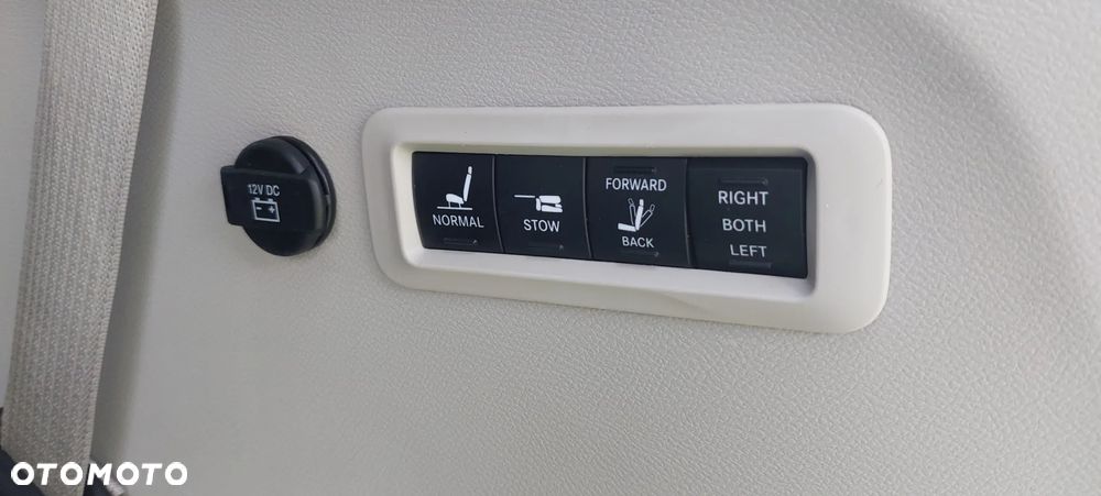 Chrysler Pacifica - 36