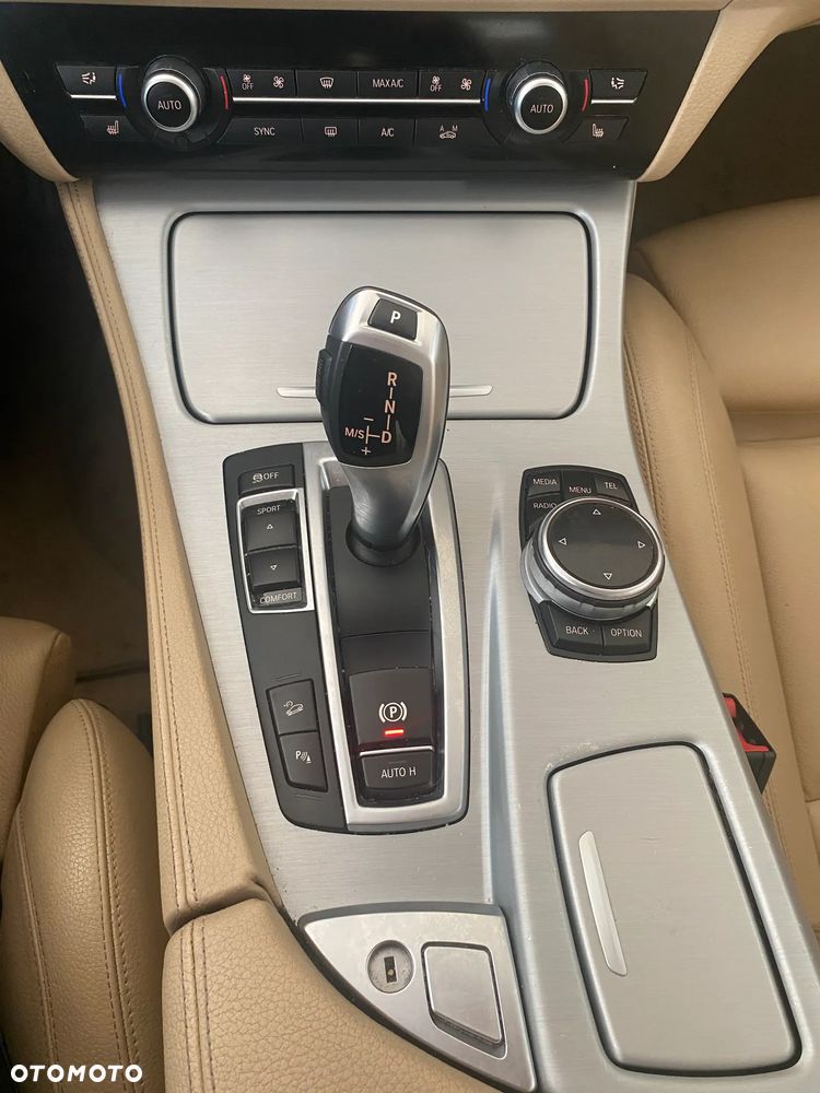 BMW Seria 5 520d xDrive - 10