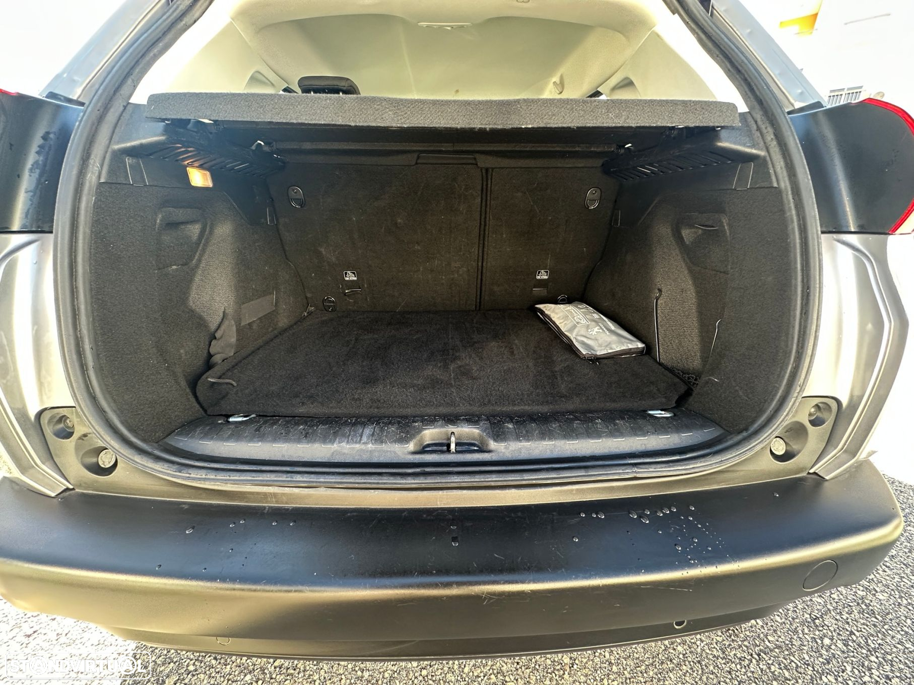 Peugeot 2008 1.2 PureTech Signature - 9