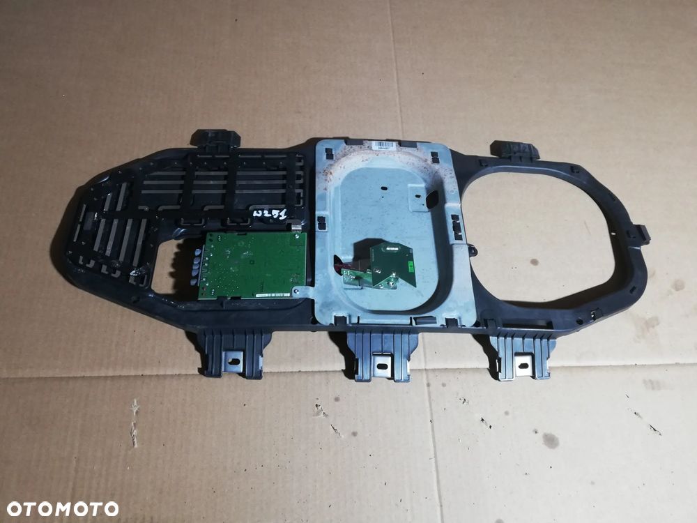 MERCEDES R-KLASA 251 W251 moduł antena dachowa wzmacniacz A2518202175