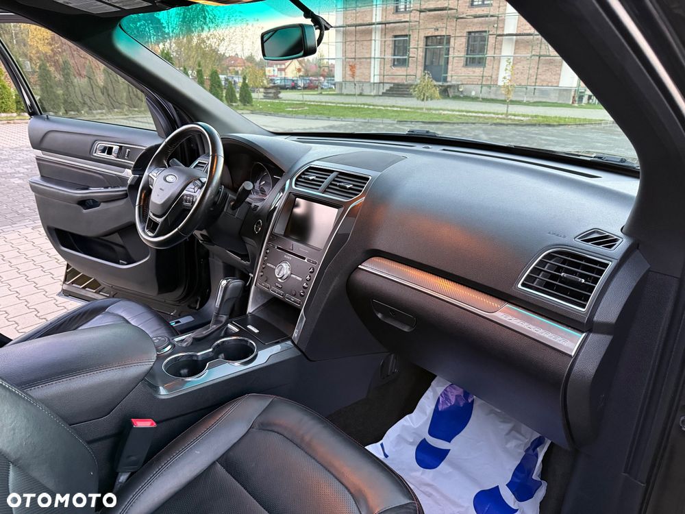 Ford Explorer - 28