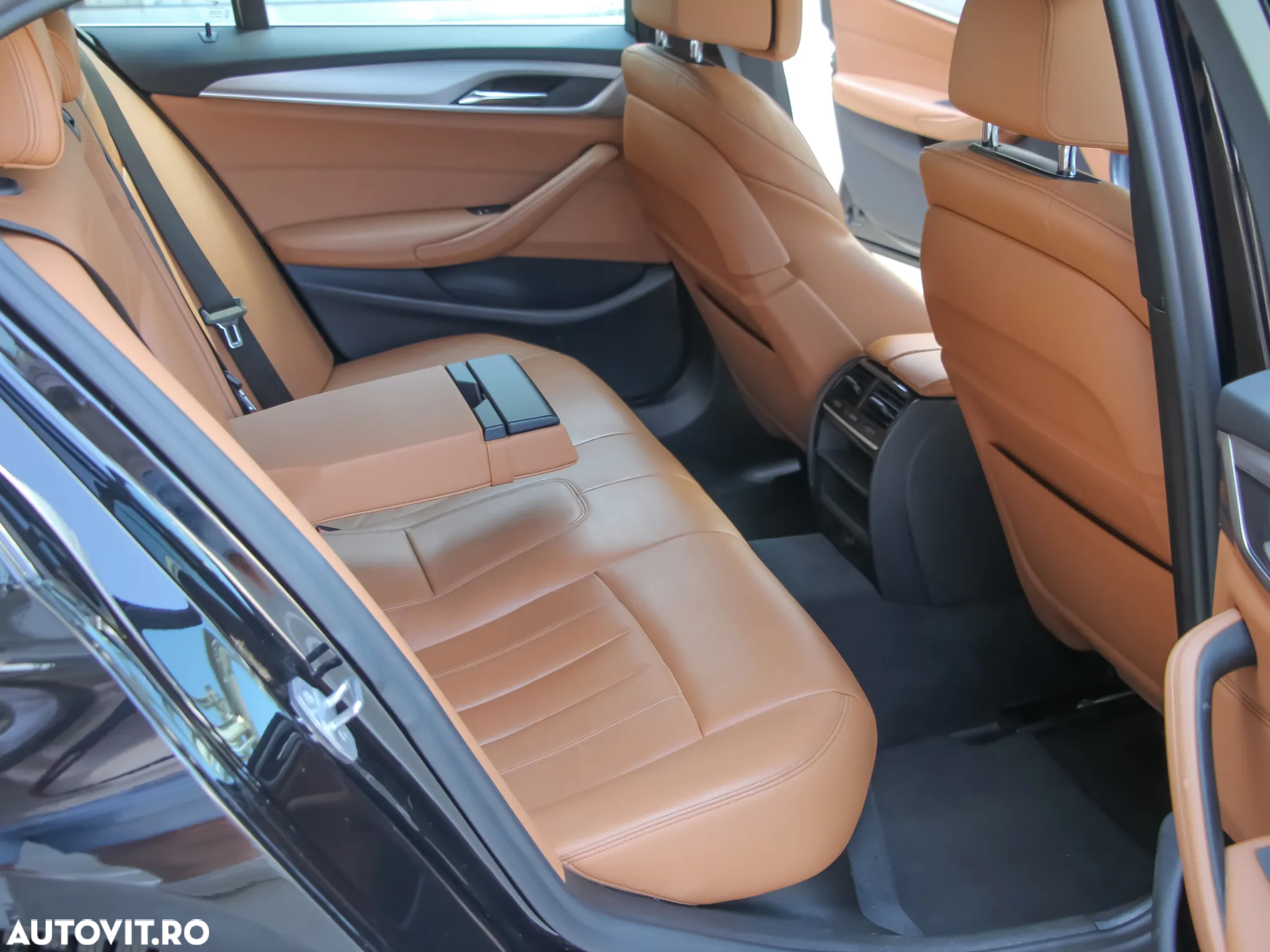 BMW Seria 5 520i AT - 12