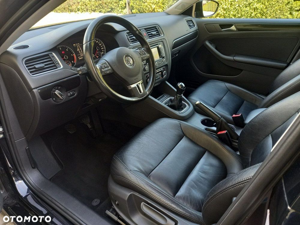 Volkswagen Jetta 1.6 TDI DPF Highline - 28