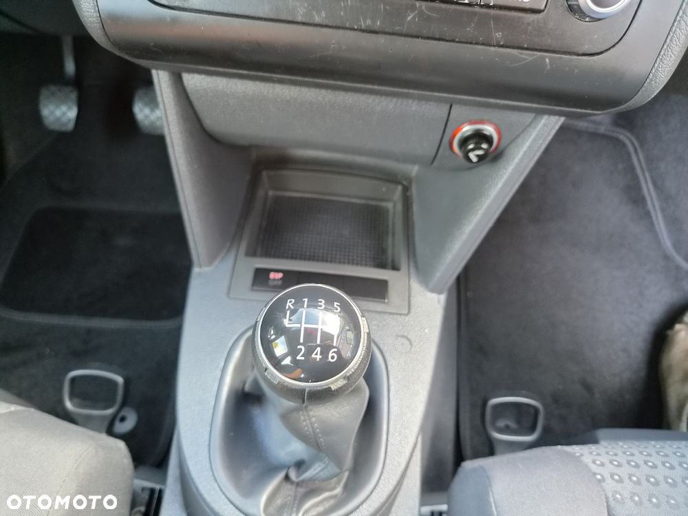 Volkswagen Touran - 32