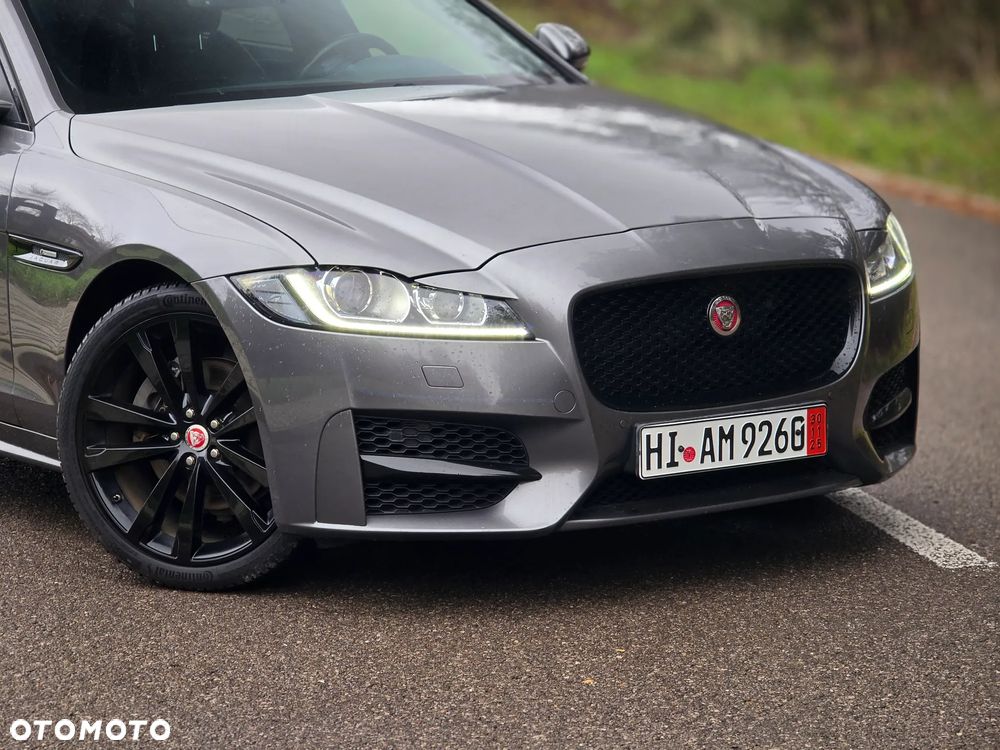 Jaguar XF 2.0 i4D AWD R-Sport - 35