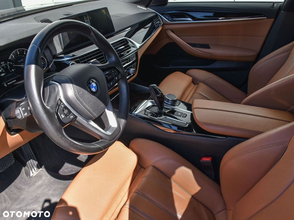BMW Seria 5 530i GPF Luxury Line sport - 15