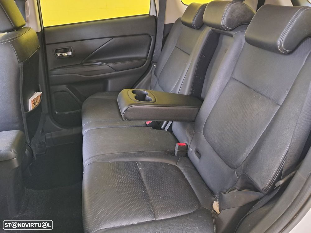 Mitsubishi Outlander 2.2 DI-D Kaiteki - 12