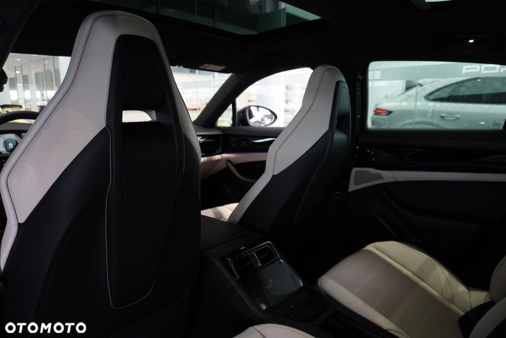 Porsche Panamera 4 - 30