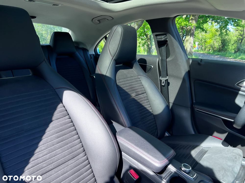 Mercedes-Benz CLA 220 4-Matic - 10