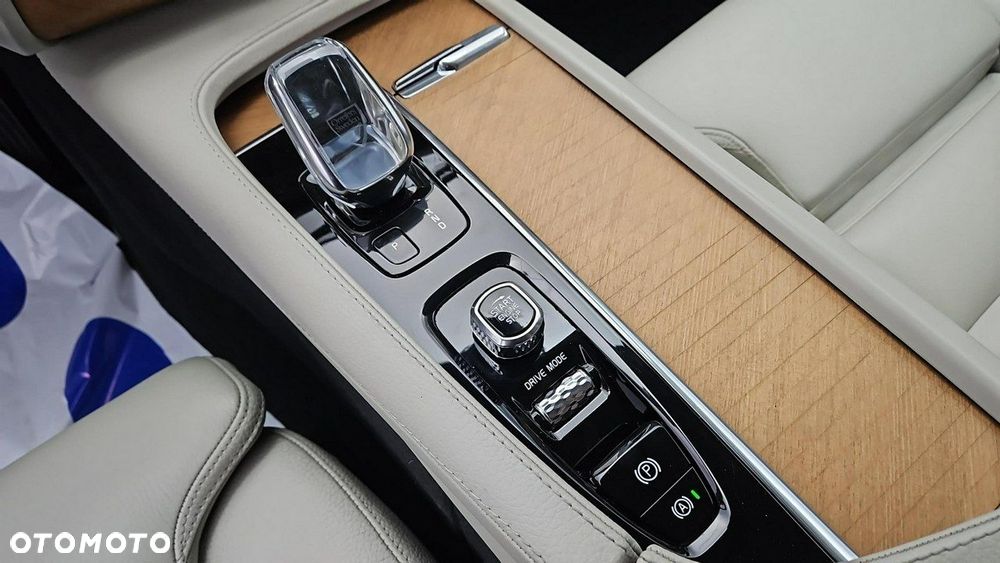 Volvo XC 90 - 18