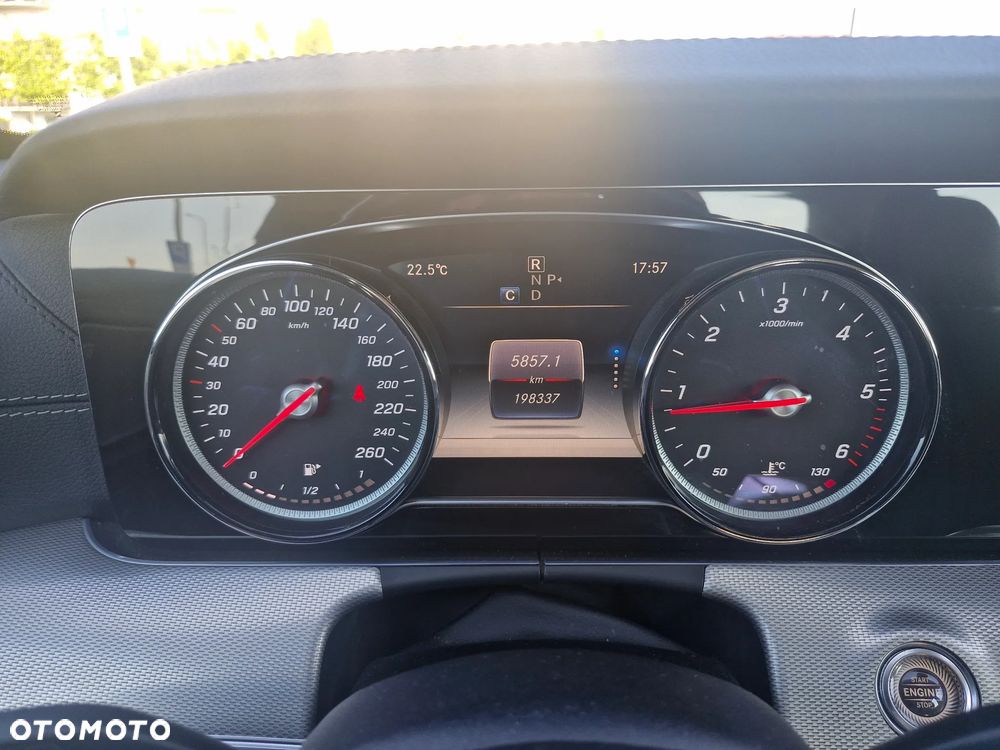 Mercedes-Benz Klasa E 220 d 4-Matic 9G-TRONIC - 14