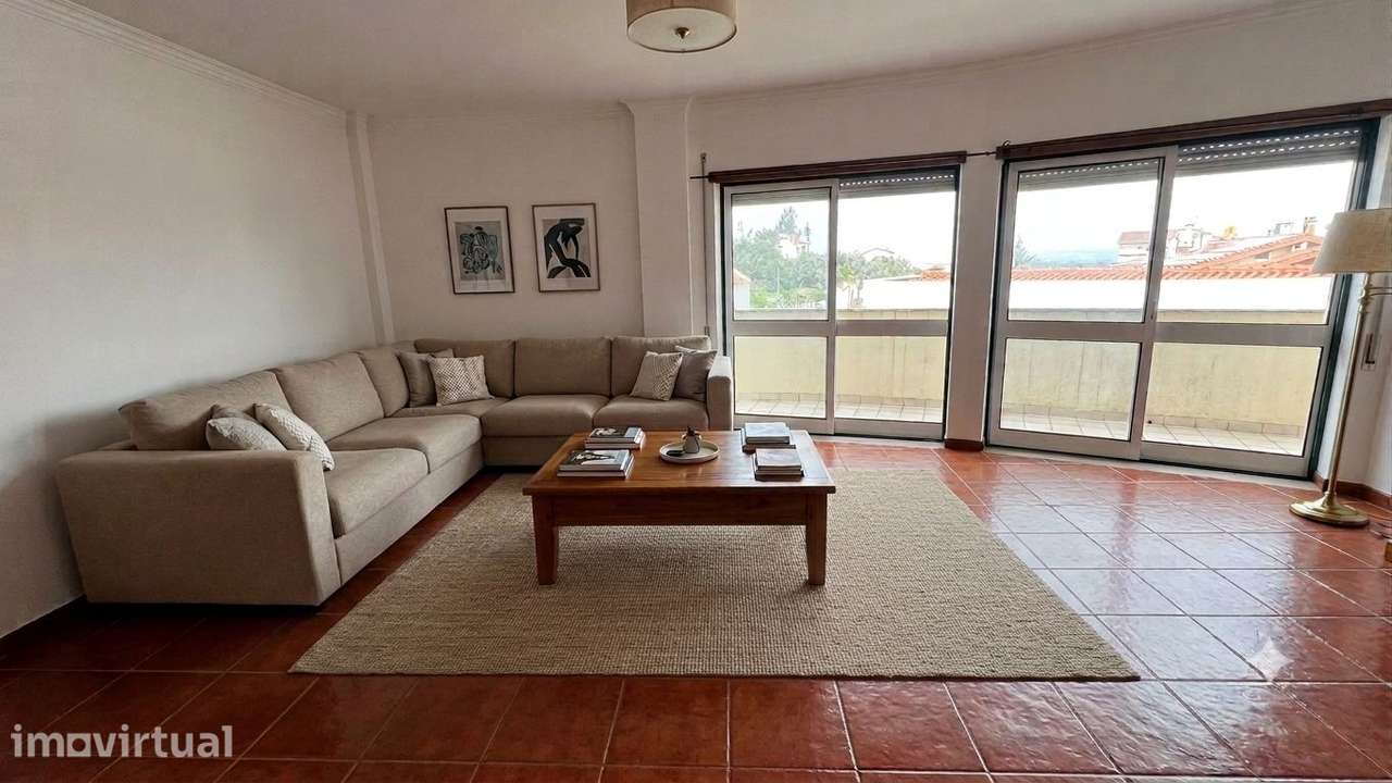 Apartamento T4 com 2 casas de banho e garagem - Grande imagem: 3/17