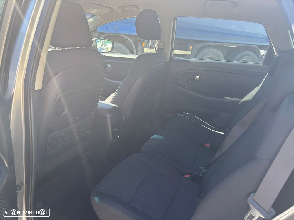 Kia Carens 1.7 CRDi ISG TX - 8