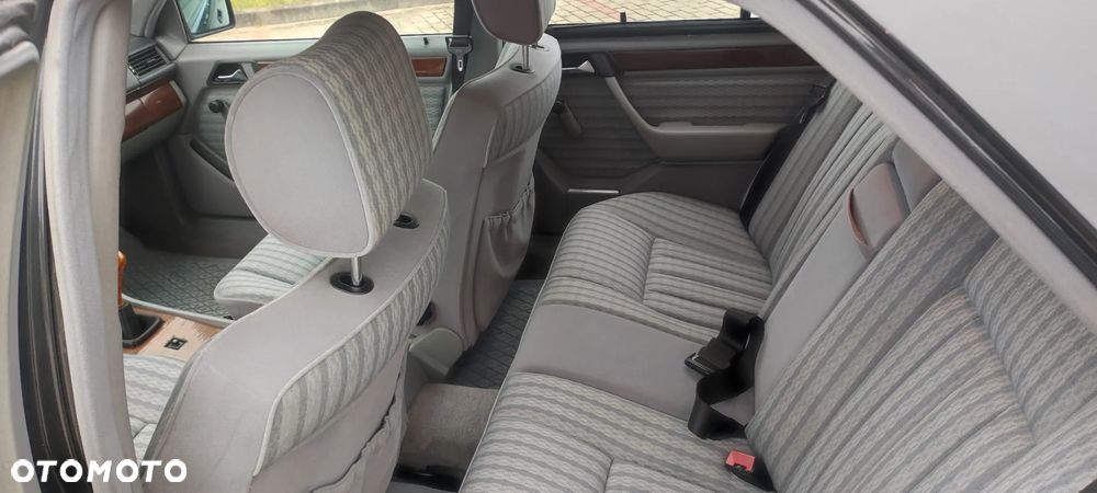 Mercedes-Benz W124 (1984-1993) - 12
