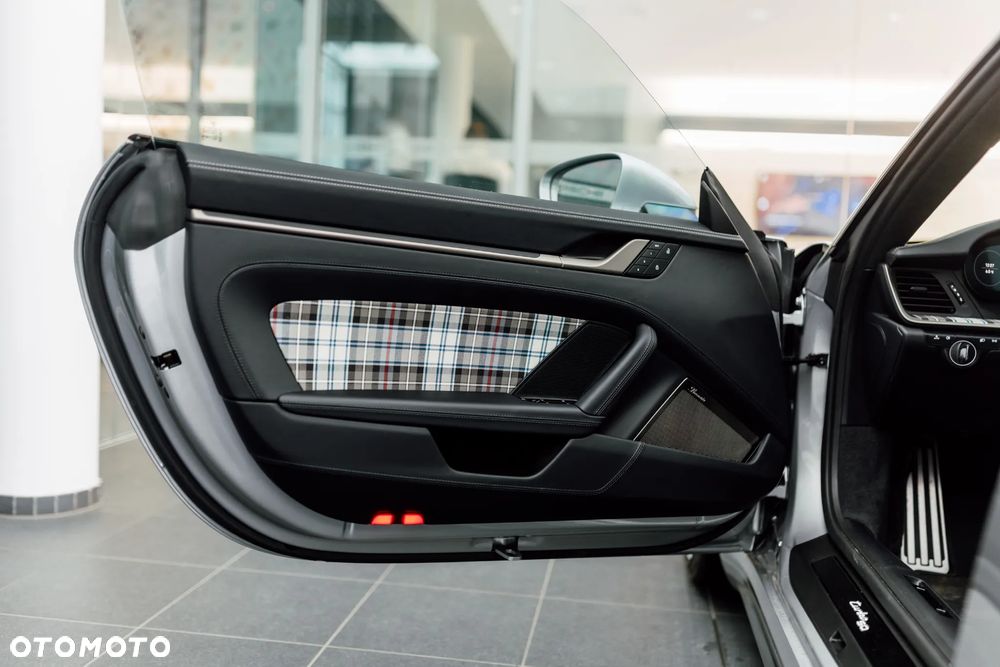 Porsche 911 Turbo 50 Years - 23