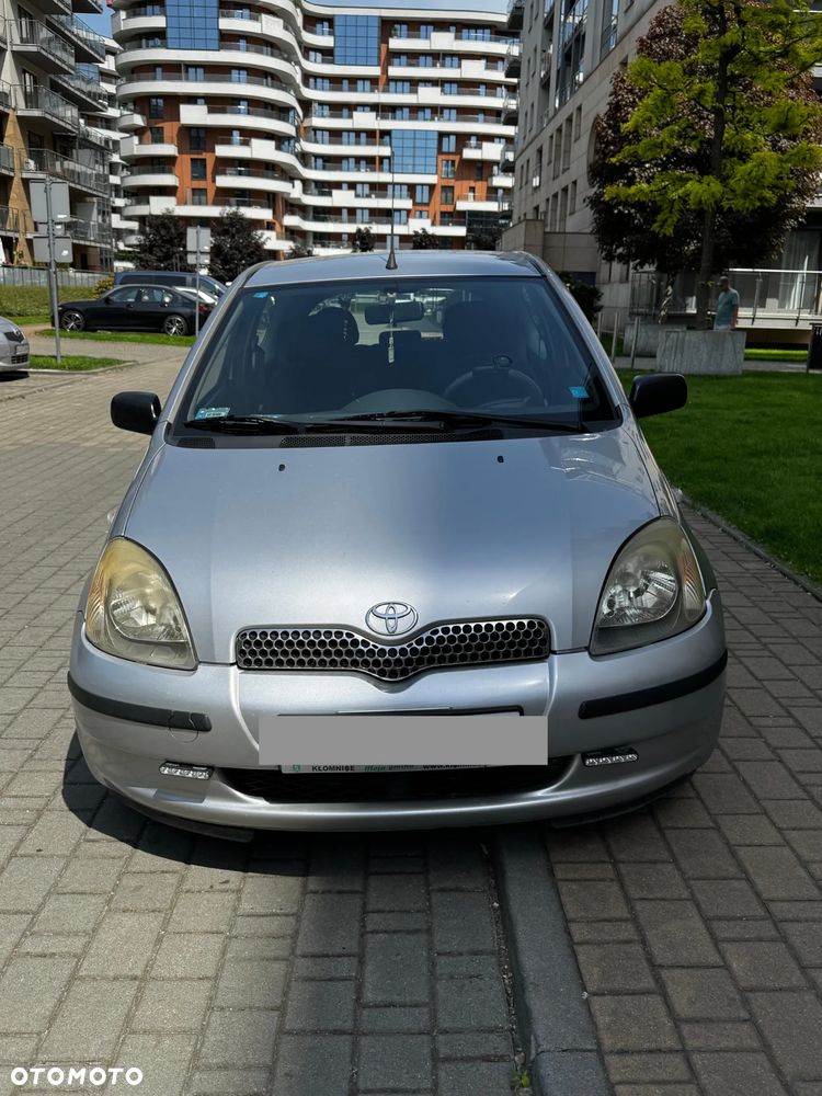 Toyota Yaris 1.0 Base - 1