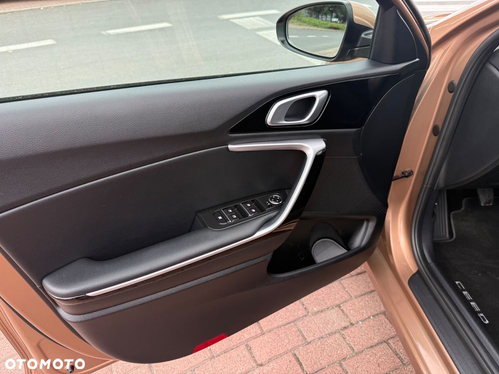 Kia Ceed 1.5 T-GDI Business Line Plus - 17