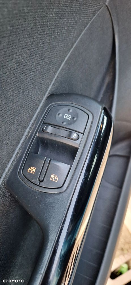 Opel Corsa 1.2 16V Essentia - 20