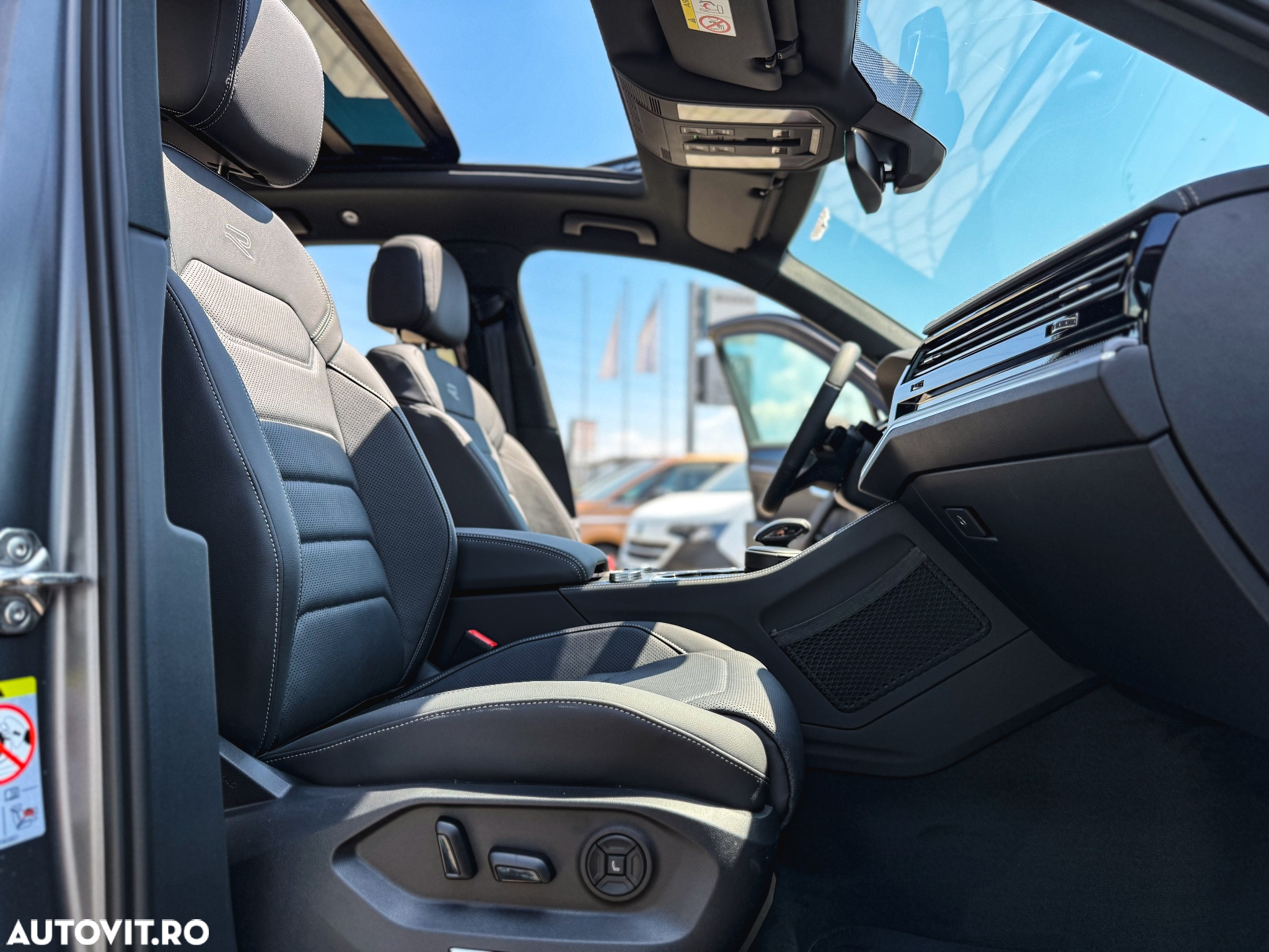 Volkswagen Touareg V6 TDI 4MOTION R-Line - 32