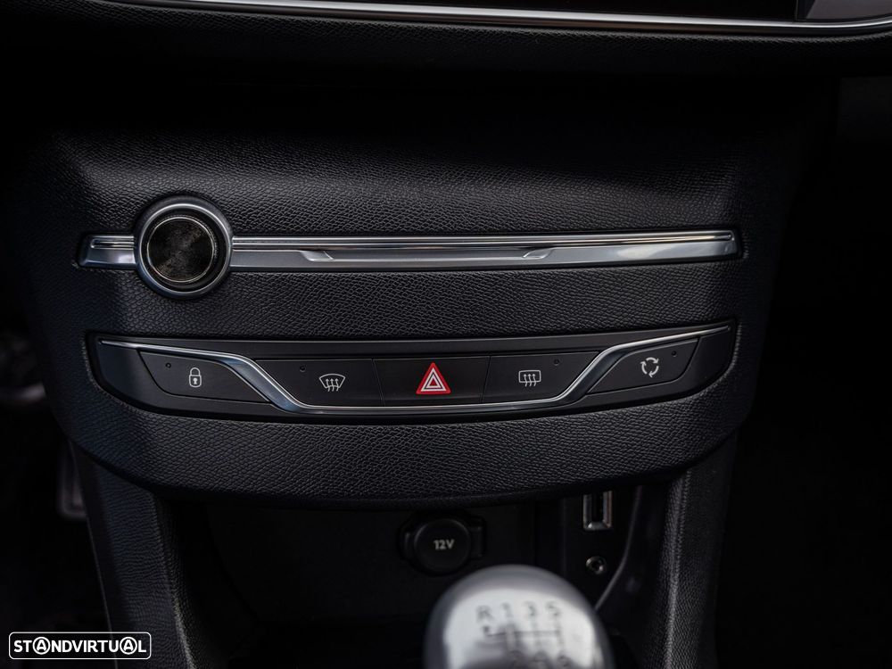 Peugeot 308 1.6 e-HDi Active - 17