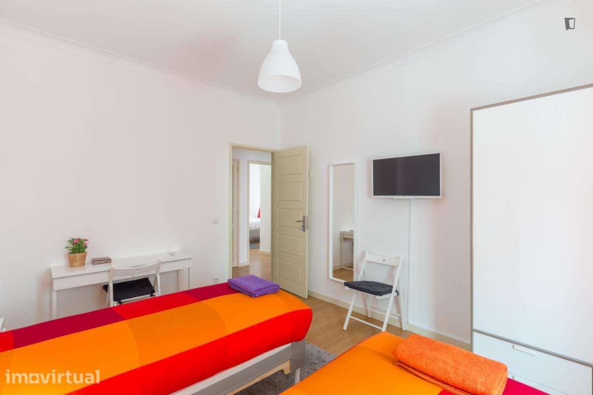 Quarto - localizado em Matosinhos Porto - Grande imagem: 2/19