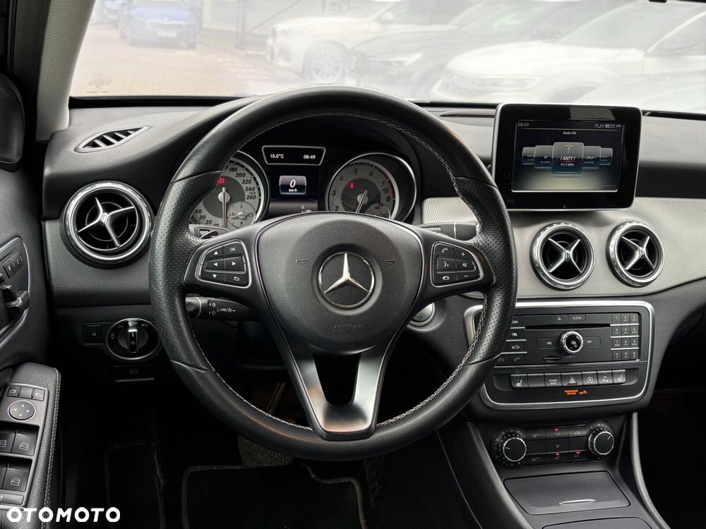 Mercedes-Benz GLA 200 7G-DCT Urban - 22