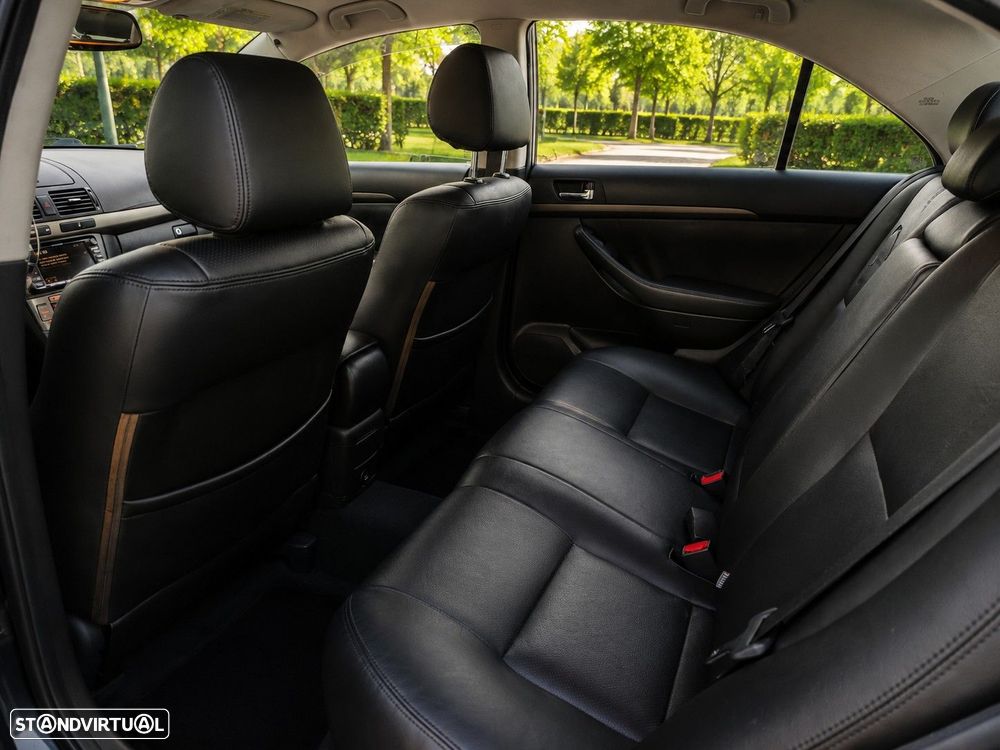 Toyota Avensis - 10