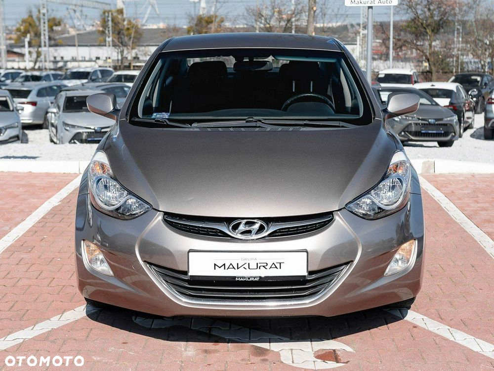 Hyundai Elantra 1.6 Classic + - 8