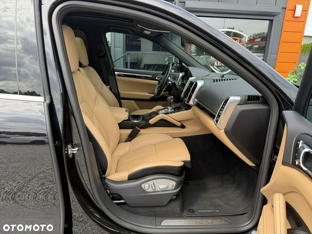 Porsche Cayenne S - 26