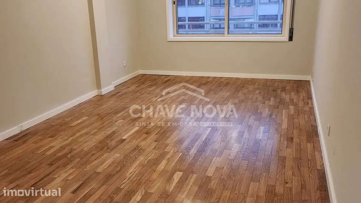 T1 totalmente remodelado, com garagem e condomínio fechado com jardim - Grande imagem: 4/19