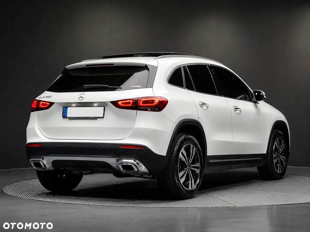 Mercedes-Benz GLA 220 4Matic 8G-DCT Edition Progressive Line - 5