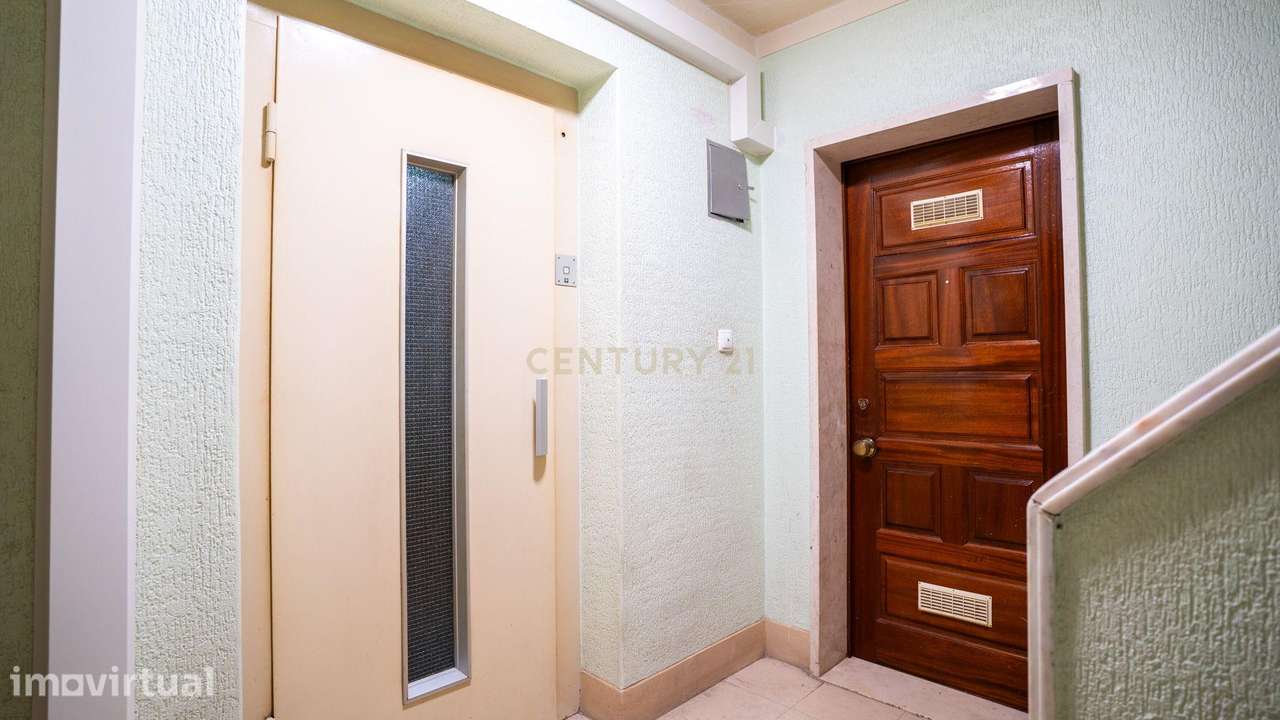Investimento - T1 de 70 m² no Cacém - Grande imagem: 3/10