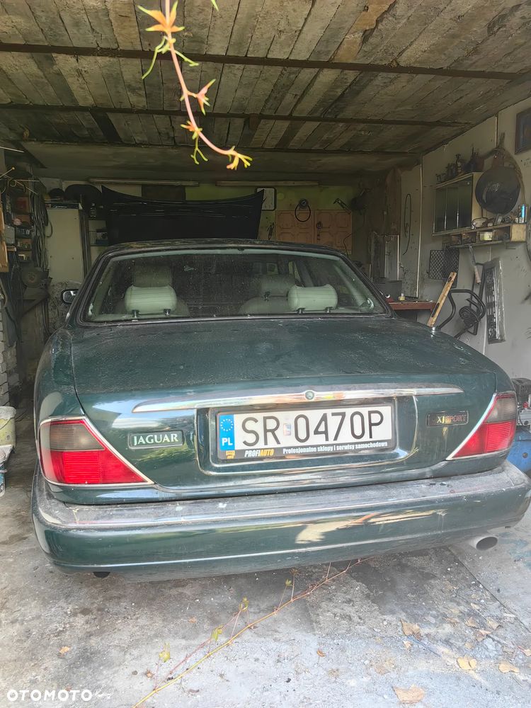 Jaguar XJ