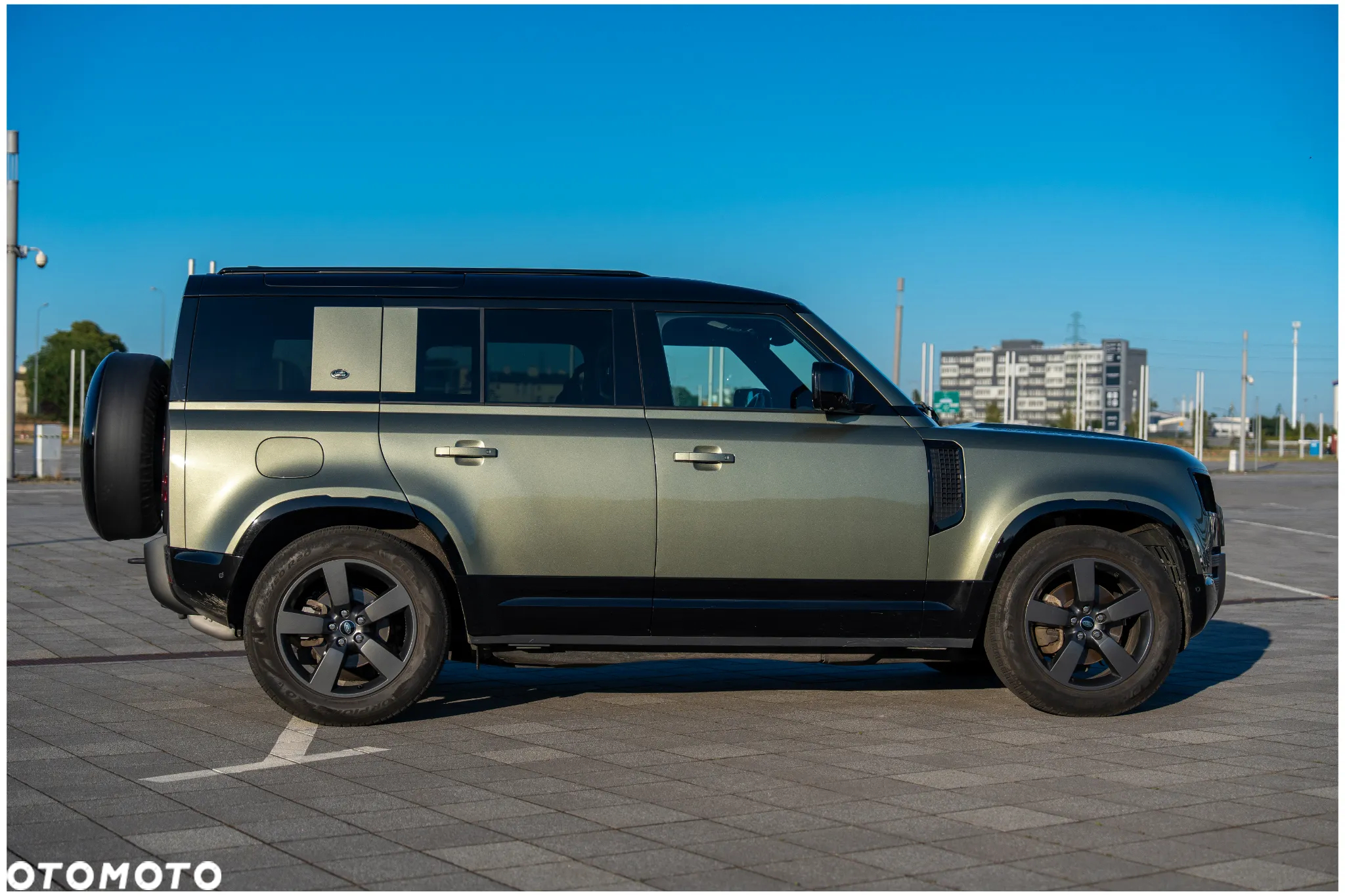 Land Rover Defender - 3