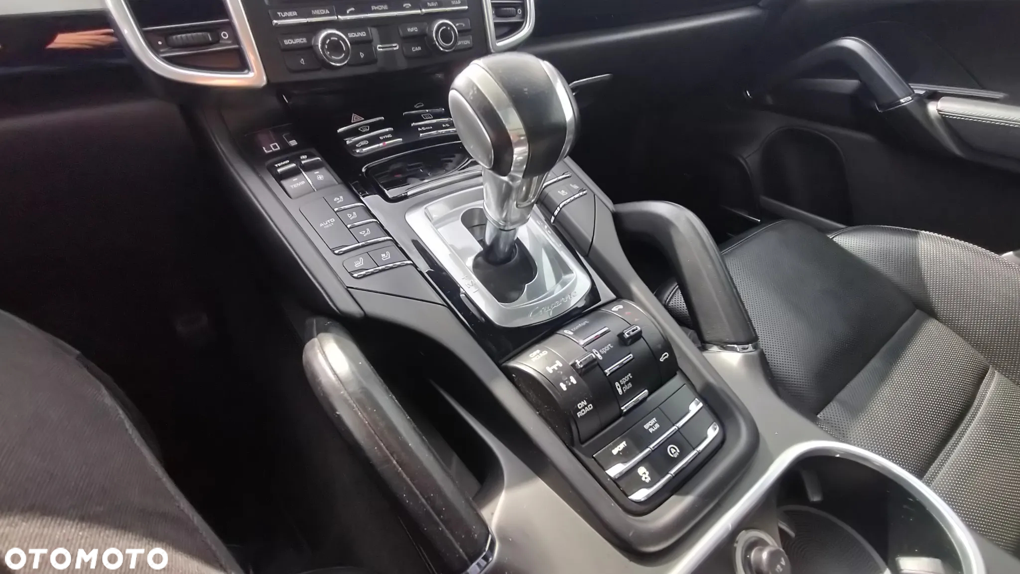Porsche Cayenne Diesel Platinum Edition - 38