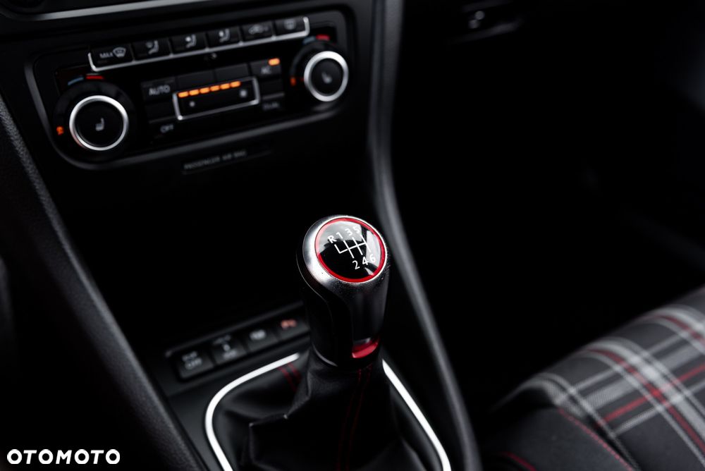 Volkswagen Golf 2.0 GTI - 34