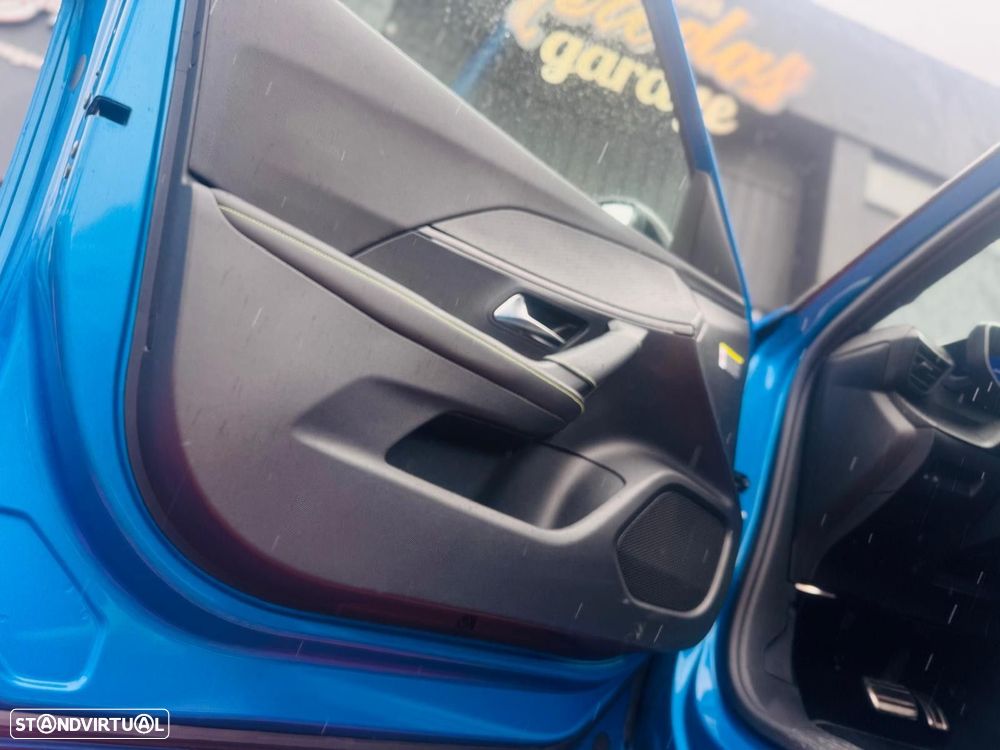 Peugeot 2008 1.2 PureTech GT EAT8 - 23