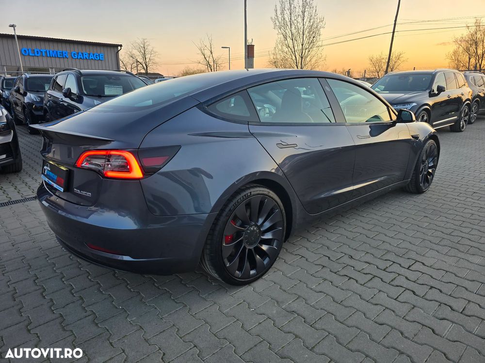 Tesla Model 3 - 4