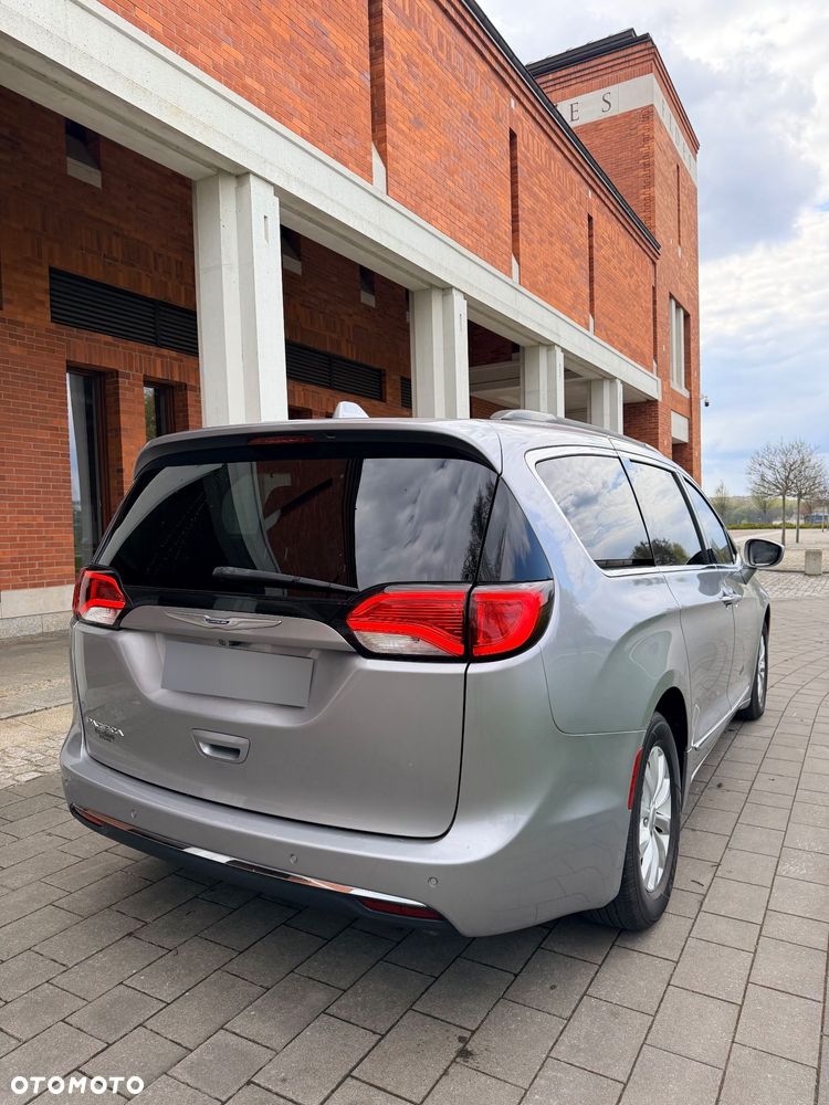 Chrysler Pacifica - 4