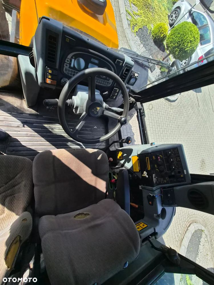 JCB FASTRAC 2115 - 11